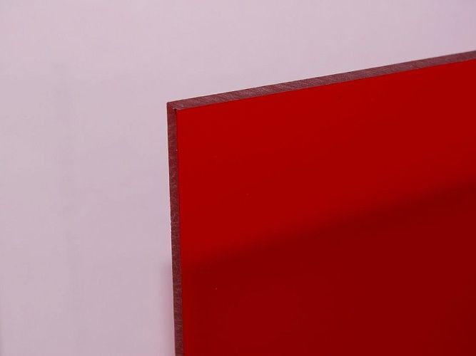 Монолитный поликарбонат Монолитный поликарбонат 4 мм (2,05 х 1,525м, красный) 